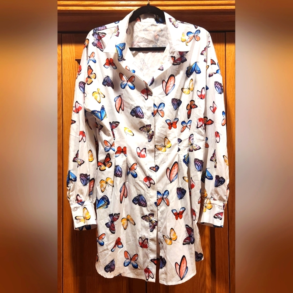 3 for $30* No Name Butterfly Button Up Blouse Sz M